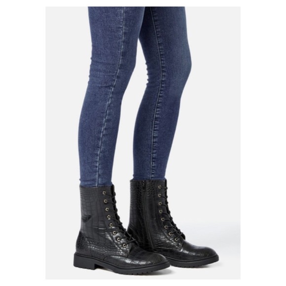 Shoe Dazzle Boots NEW Utilitarian Combat Boot ‘TRIS’ Black Croc Textured Size 6 - Picture 4 of 9